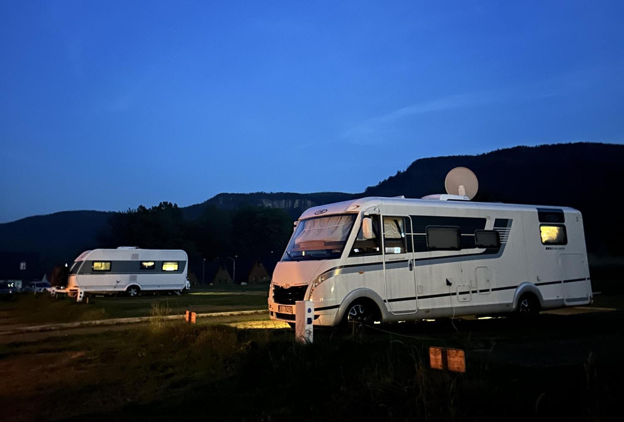 Gory Stolowe Camp -Miejsce Na Kamper, Przyczepe Lub Namiot Radkow Exterior photo